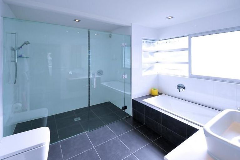 Photo of property in 7 Ellice Road, Totara Vale, Auckland, 0629