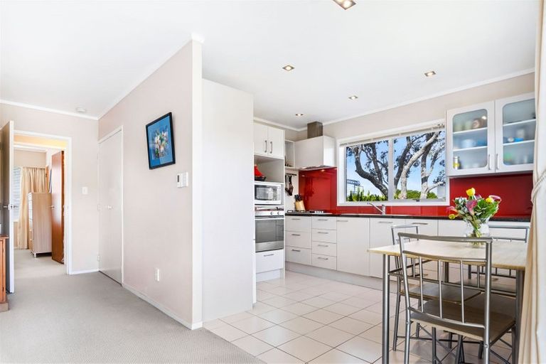 Photo of property in 28 Faith Bullock Place, New Lynn, Auckland, 0600