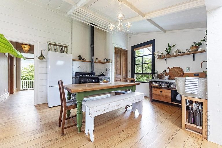 Photo of property in 4 Gow Street, Helensville, 0800