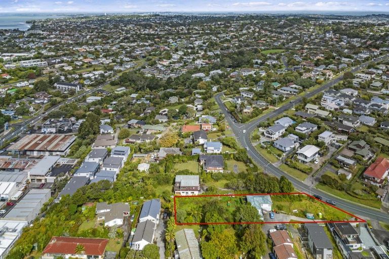 Photo of property in 2 Nigel Road, Browns Bay, Auckland, 0630