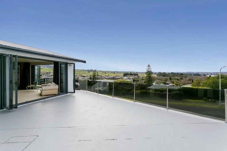 Photo of property in 8 Scenic Heights, Acacia Bay, Taupo, 3330