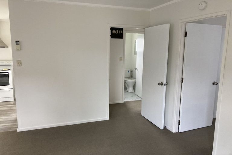 Photo of property in 1/247 Wairau Road, Totara Vale, Auckland, 0627