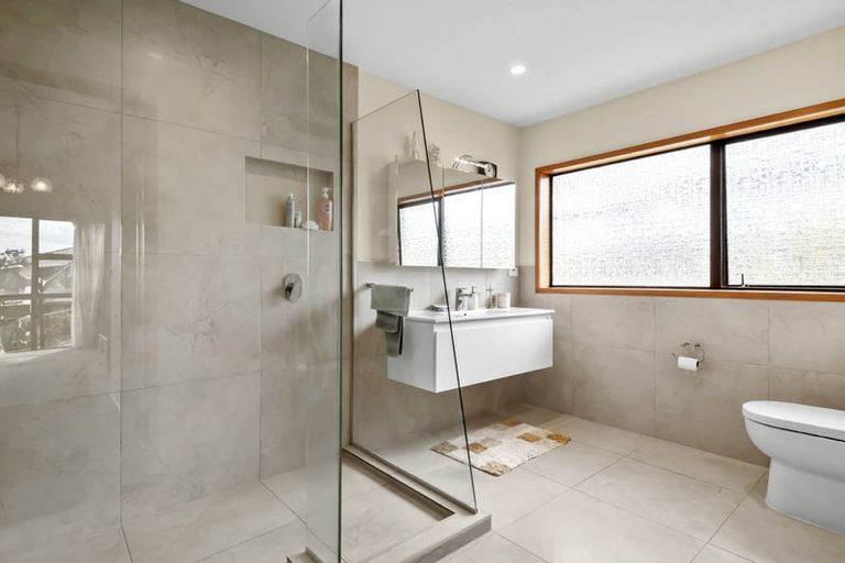 Photo of property in 31 Bellbird Rise, Murrays Bay, Auckland, 0630