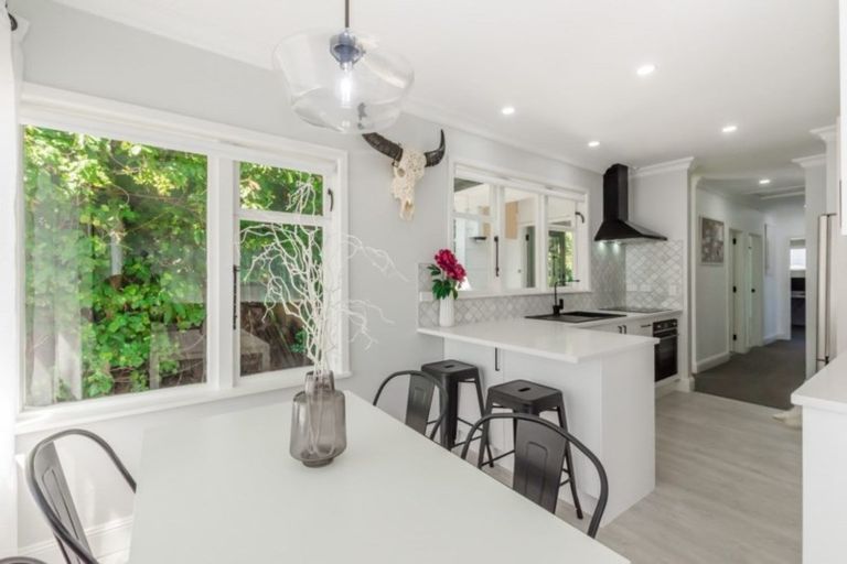 Photo of property in 316 Te Moana Road, Waikanae, 5036