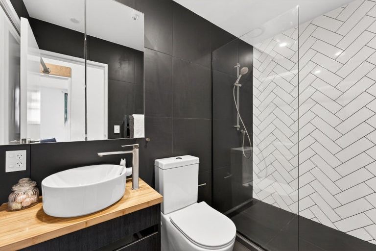 Photo of property in 4/169 Hobsonville Point Road, Hobsonville, Auckland, 0616