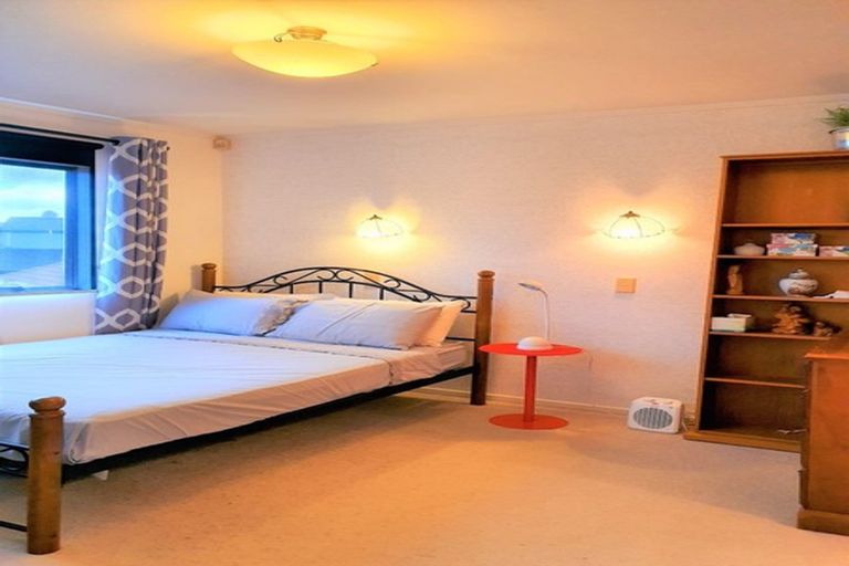 Photo of property in 3a Central Park Drive, Te Atatu South, Auckland, 0610