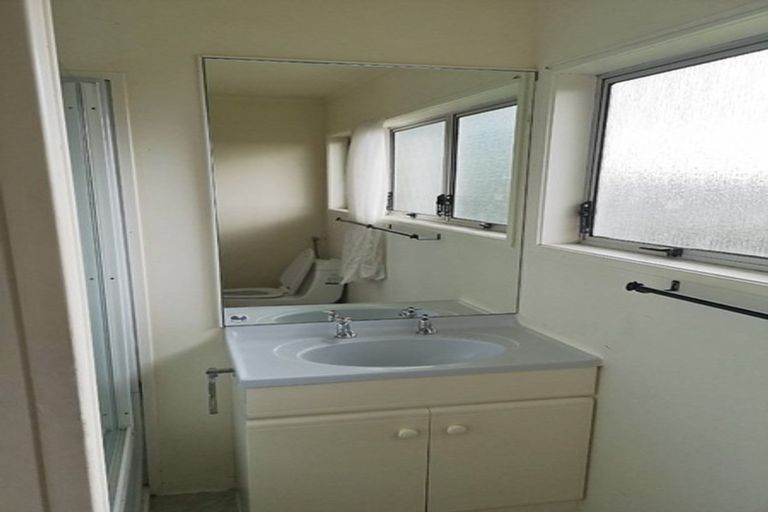 Photo of property in 60 Widmore Drive, Massey, Auckland, 0614