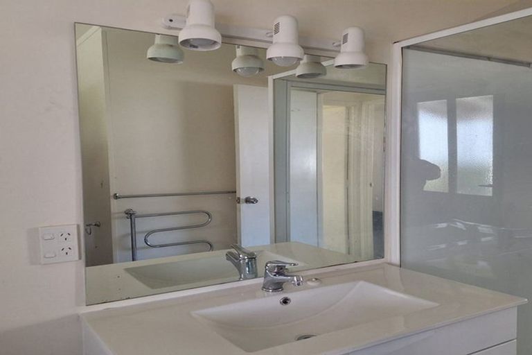 Photo of property in 97 Manuka Road, Bayview, Auckland, 0629