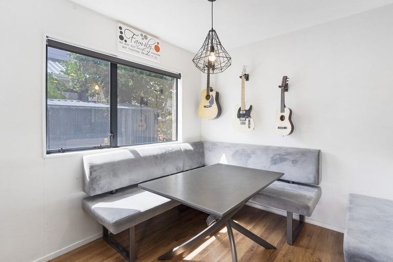 Photo of property in 61a Graham Avenue, Te Atatu Peninsula, Auckland, 0610