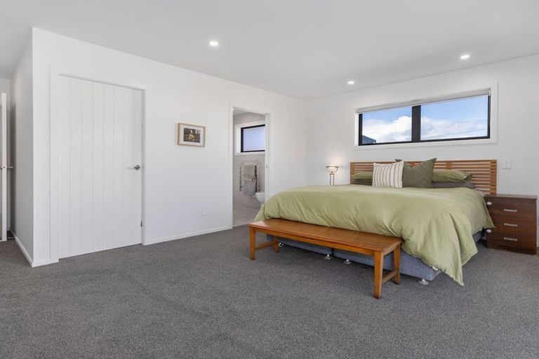 Photo of property in 12 Ash Close, Levin, 5510