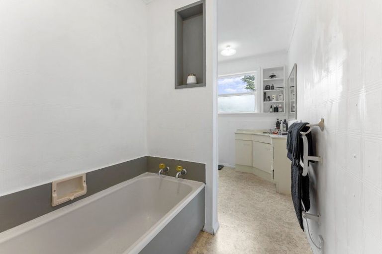 Photo of property in 393 Aokautere Drive, Aokautere, Palmerston North, 4471