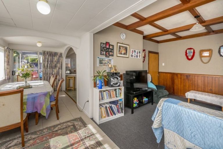 Photo of property in 88 Queenwood Road, Levin, 5510