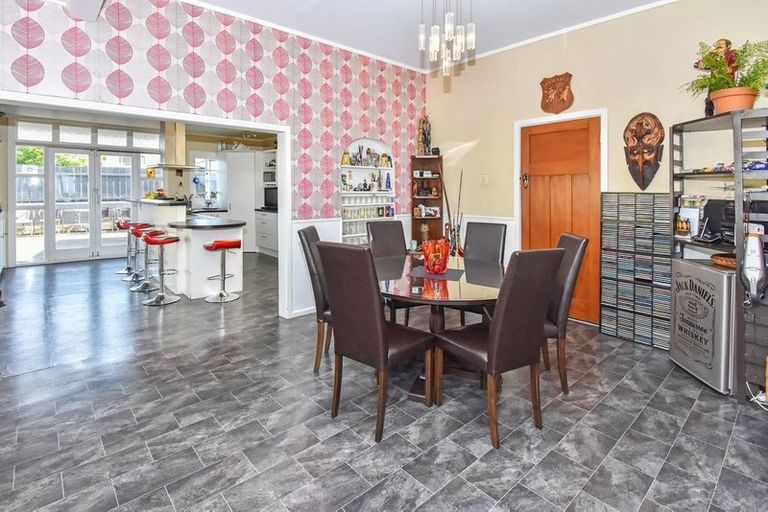 Photo of property in 30 Crispe Road, Clarks Beach, 2122