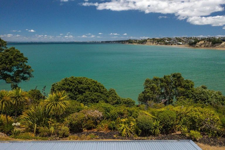 Photo of property in 62 Sharon Road, Waiake, Auckland, 0630