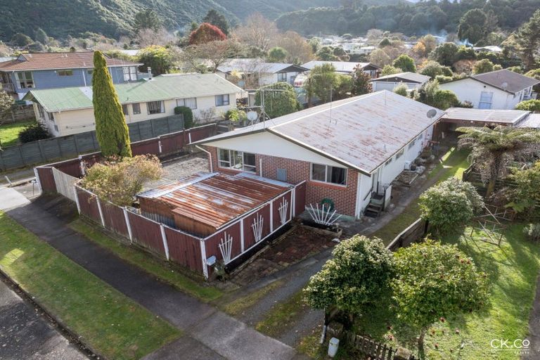 Photo of property in 1/31 Gemstone Drive, Birchville, Upper Hutt, 5018