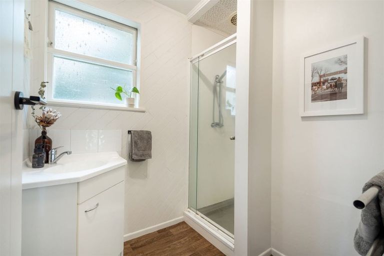 Photo of property in 19 Beeche Place, Birkdale, Auckland, 0626