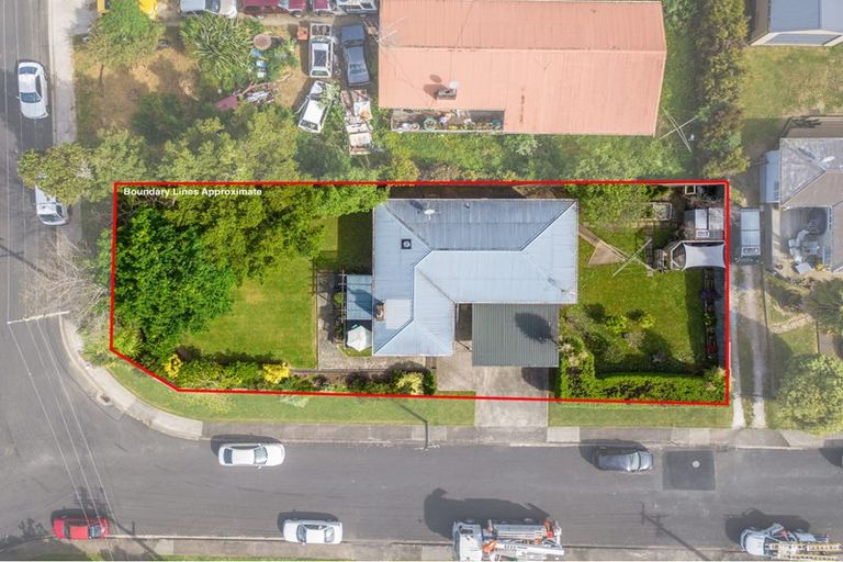 Photo of property in 34 Levesque Street, Birkdale, Auckland, 0626
