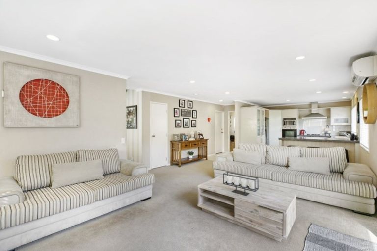 Photo of property in 30 Baverstock Road, Flat Bush, Auckland, 2016