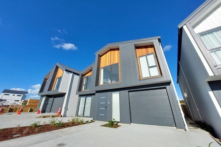 Photo of property in 33 Porowha Road, Westgate, Auckland, 0814