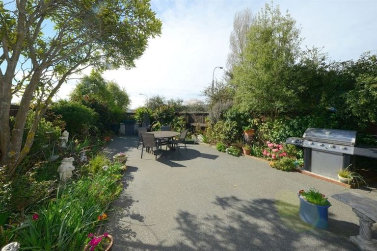 Photo of property in 20 Arden Place, Parklands, Christchurch, 8083