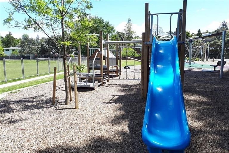 Photo of property in 2/46 Trinidad Road, Sunnynook, Auckland, 0620