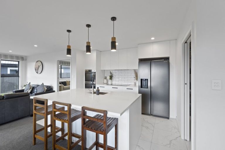 Photo of property in 2 Corsica Court, Fitzherbert, Palmerston North, 4410