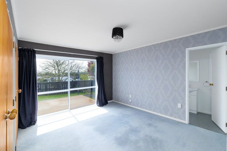 Photo of property in 26 Heta Road, Highlands Park, New Plymouth, 4312