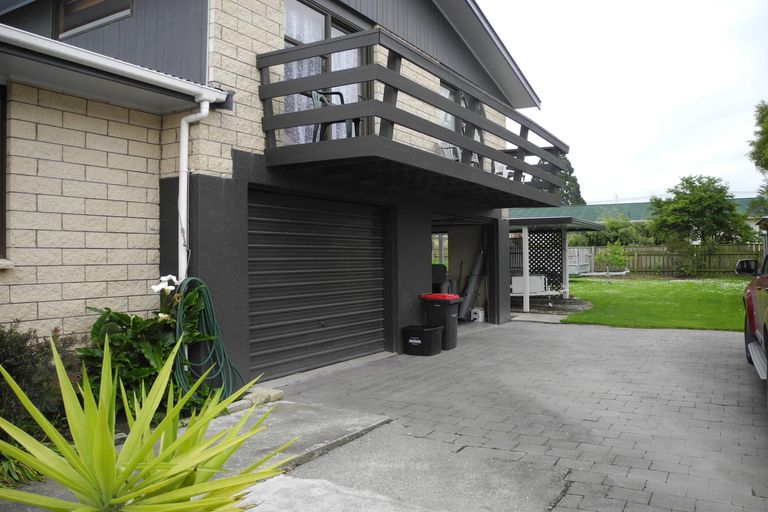 Photo of property in 12 Timaru Road, Waimate, 7924