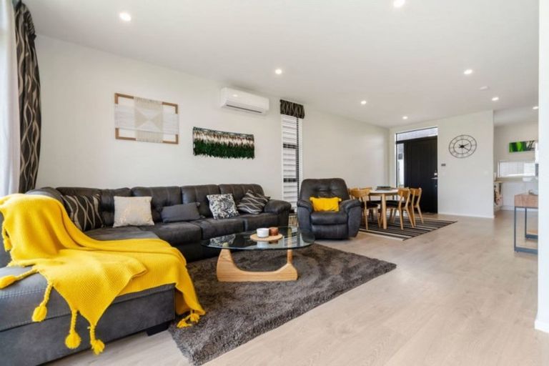 Photo of property in 17 Battalion Drive, Papakura, 2110