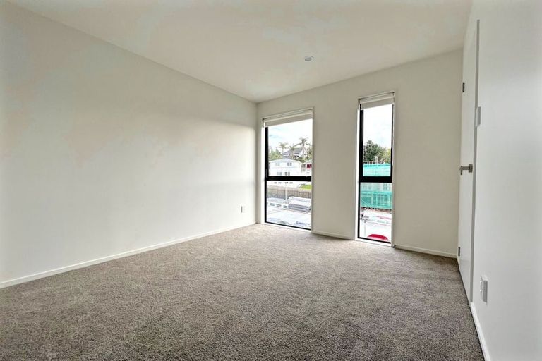 Photo of property in 57 Morihana Close, Glen Eden, 0602