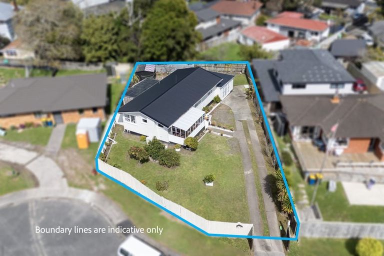 Photo of property in 12 Ashbourne Place, Glendene, Auckland, 0602
