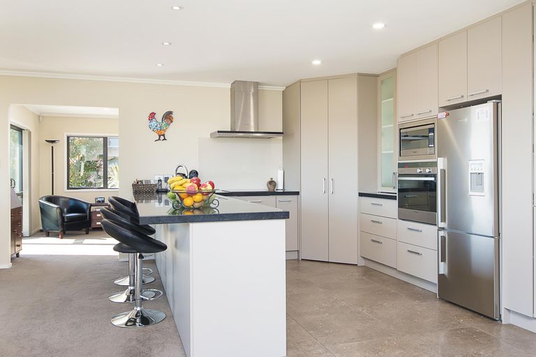 Photo of property in 1 Ludlow Place, Pukekohe, 2120