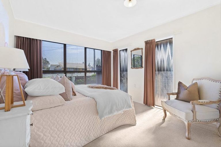 Photo of property in 2 Empire Road, Orewa, 0931