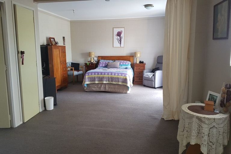 Photo of property in 78a Sunset Road, Unsworth Heights, Auckland, 0632