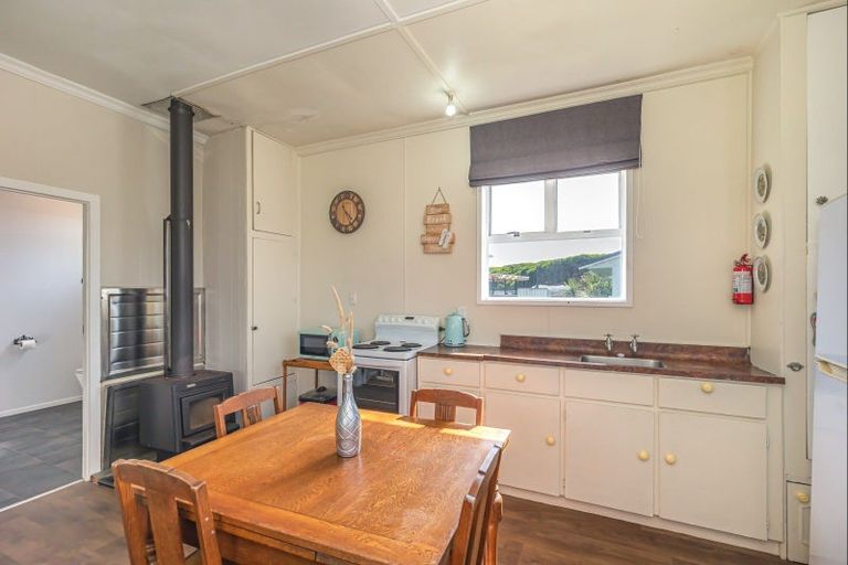 Photo of property in 10 Mahuri Street, Himatangi Beach, Foxton, 4891