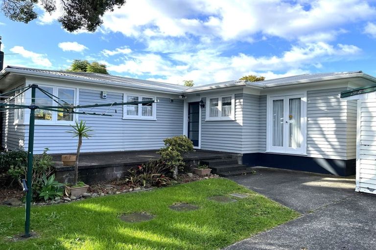 Photo of property in 99 Gloria Avenue, Te Atatu Peninsula, Auckland, 0610