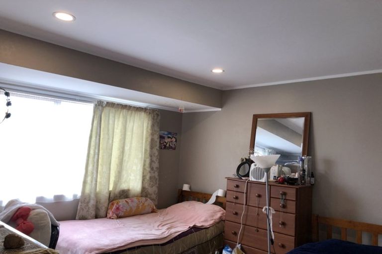 Photo of property in 1/81 Aviemore Drive, Highland Park, Auckland, 2010