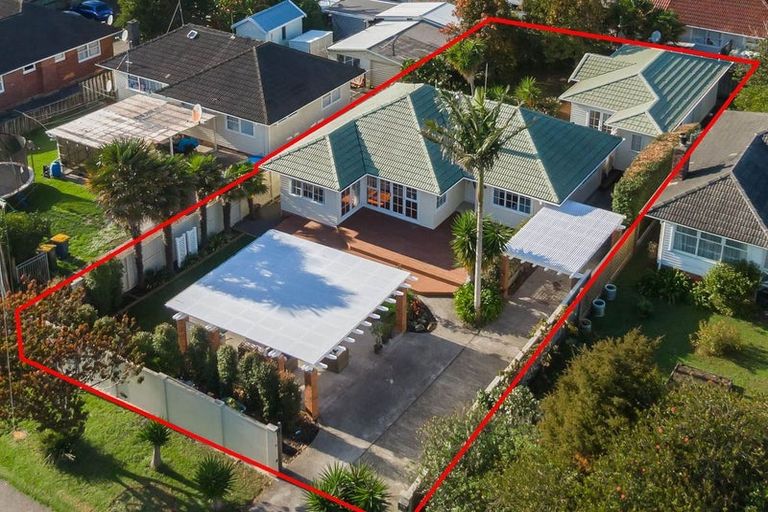 Photo of property in 28 Ocean View Road, Northcote, Auckland, 0627