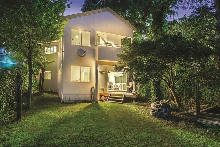 Photo of property in 2/74 Braemar Road, Castor Bay, Auckland, 0620