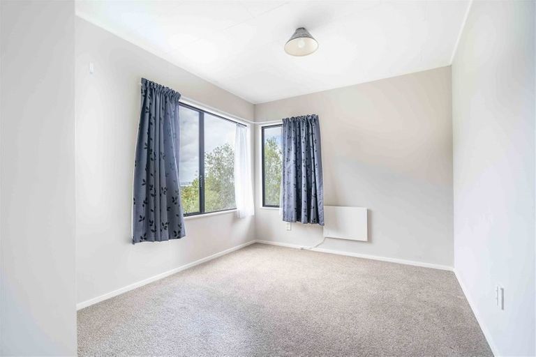 Photo of property in 16 Amery Place, West Harbour, Auckland, 0618