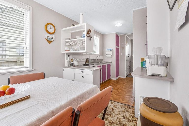 Photo of property in 22 Paul Crescent, Fairfield, Hamilton, 3214