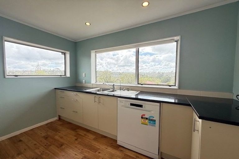 Photo of property in 70 Glencoe Road, Browns Bay, Auckland, 0630