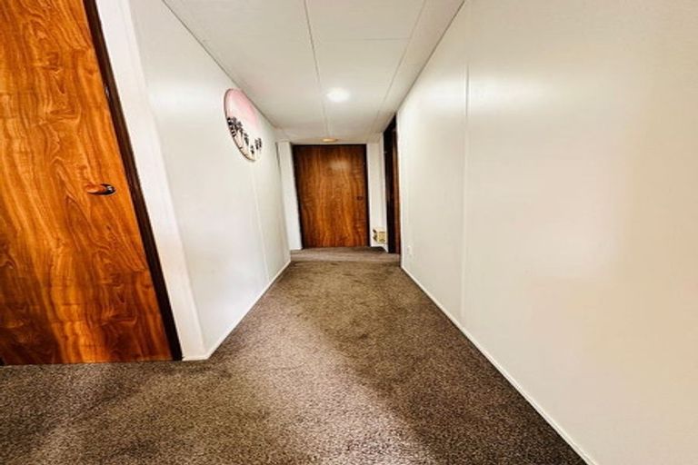 Photo of property in 1 Mcmanaway Grove, Stokes Valley, Lower Hutt, 5019