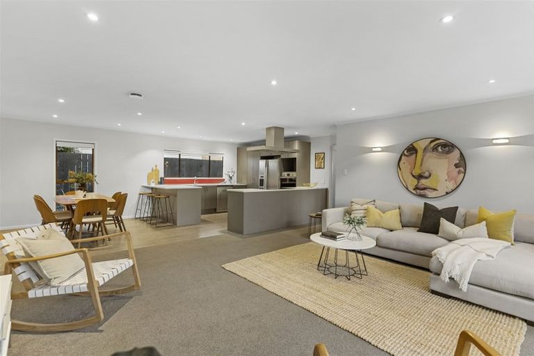 Photo of property in 68 Roberts Road, Glenfield, Auckland, 0629