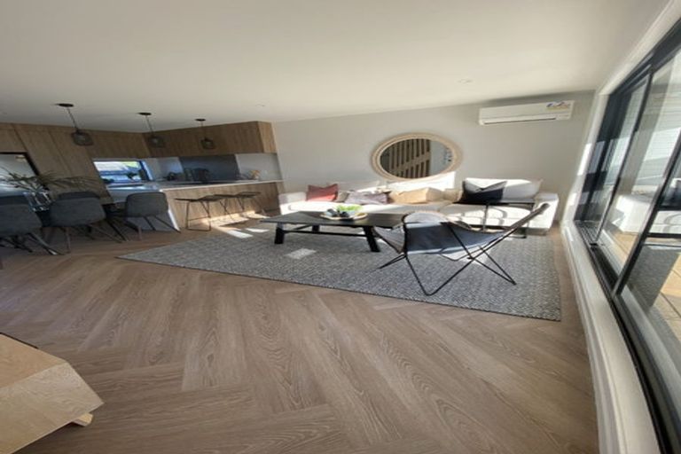 Photo of property in 2/11 Lewis Road, Pakuranga, Auckland, 2010