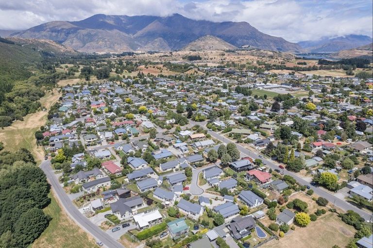 Photo of property in 12 Fletcher Way, Arrowtown, 9302