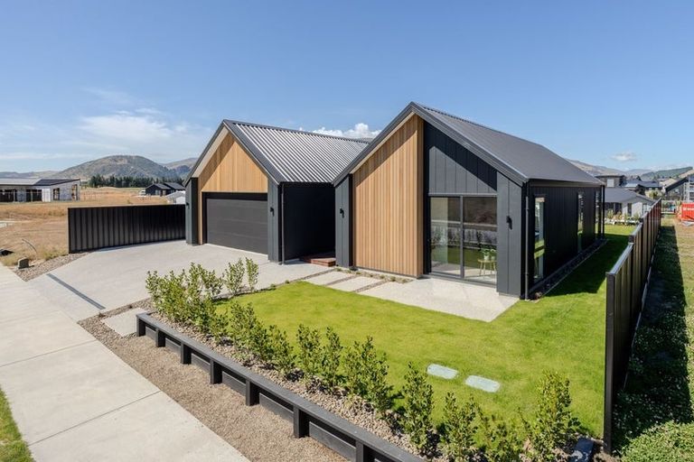 Photo of property in 3 Mason Street, Wanaka, 9305