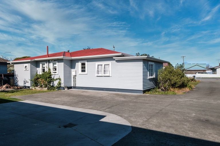 Photo of property in 40 De Lautour Road, Inner Kaiti, Gisborne, 4010