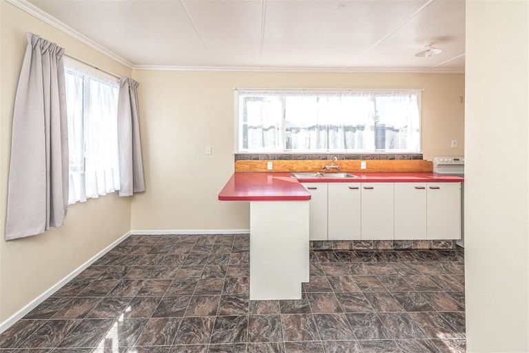 Photo of property in 33 Hood Street, Castlecliff, Whanganui, 4501