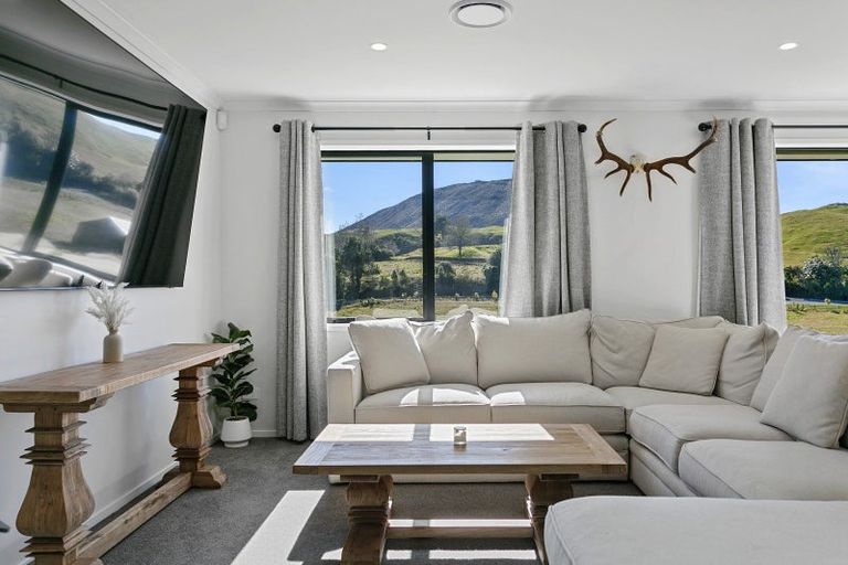 Photo of property in 1 Lemonwood Lane, Kinloch, Taupo, 3377